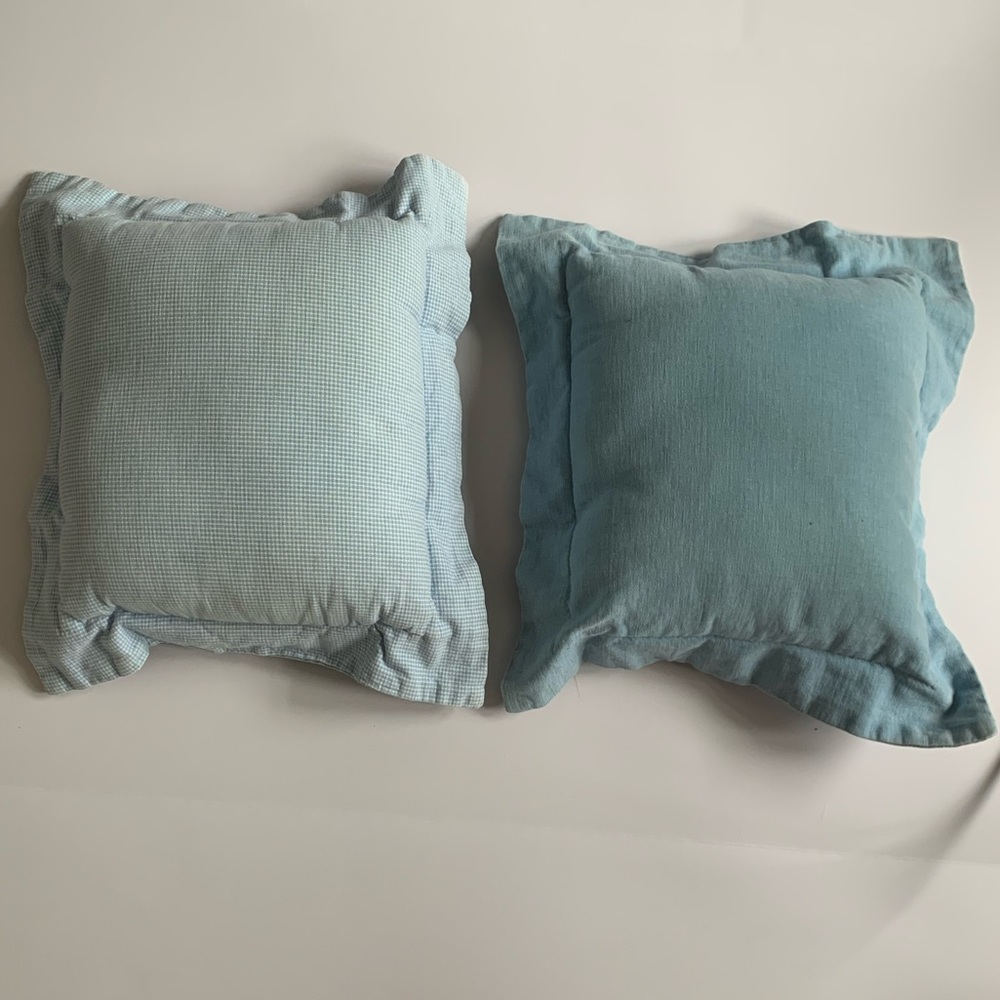 Blue accent throw pillows set of 2